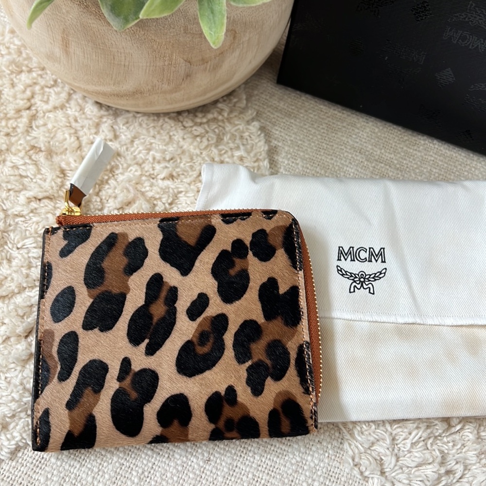 🌸MCM Leopard Haircalf Small Zipped Wallet NWT